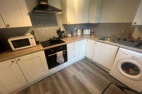 Whitstable Close, Chadderton, OL9 9LX photo 3