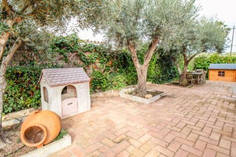 Villa near the sea in Punta Prima