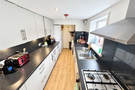 Burley Road, Hyde Park, LEEDS, West Yorkshire photo 3
