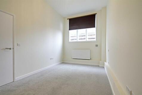 High Street, Kings Langley photo 4