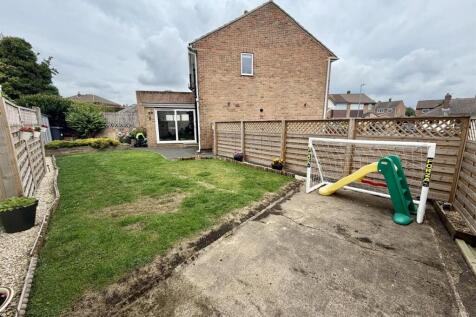 Bramleys Estate Agents - Robin Royd Grove - Mirfie