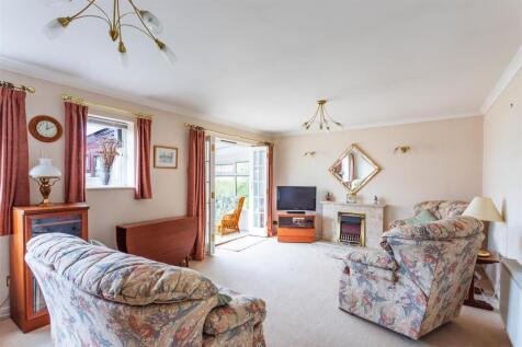 Living Room1.jpg