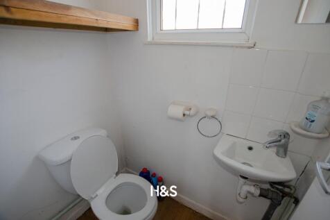 97 Acheson - WC.jpg