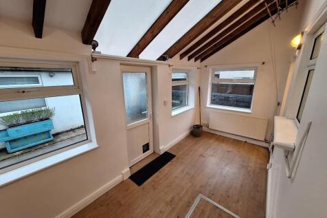 Castle Street, Whittington photo 5