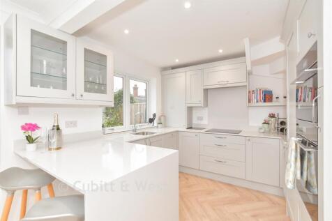 Kitchen/ Dining Area