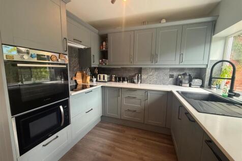 kitchen 3.jpg