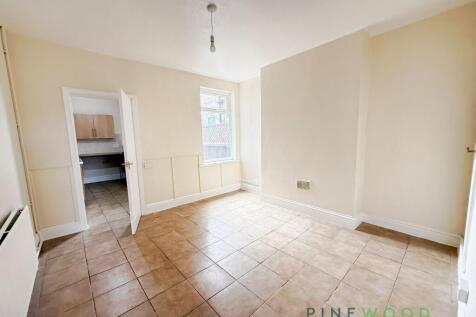 Church Street, Creswell, S80 photo 3
