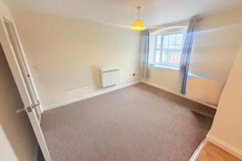 8 Sherborne Road, Yeovil, BA21 photo 4
