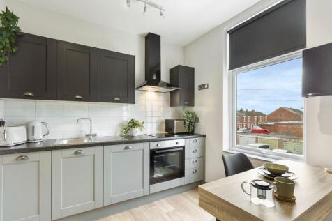 Hall Croft, Beeston, Nottingham photo 3