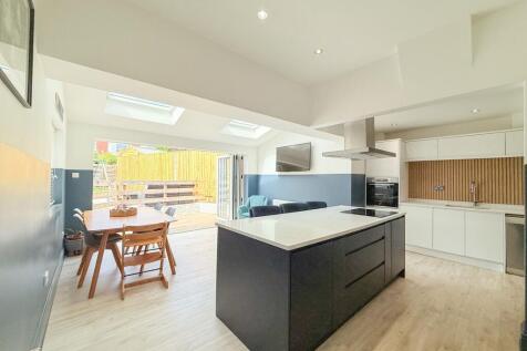 Kitchen/Diner &amp; Family Area