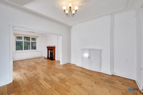 Lounge/Dining Area