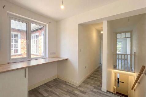 75 High Street, Evesham, WR11 photo 3
