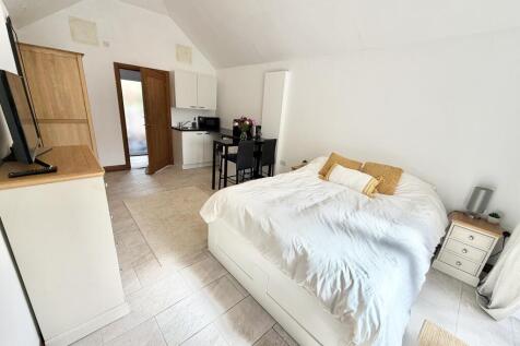 Ham Lane , Ferndown,  photo 5