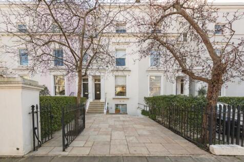 Exterior &amp; Driveway