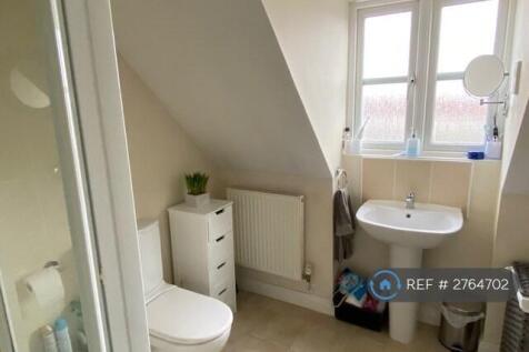 Master Bedroom En-Suite 2