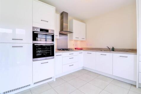 4-bed-house-leckhampton4.jpg