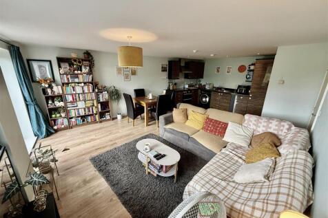 LOUNGE/KITCHEN