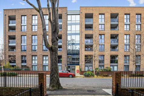 London, SE16 - property photo