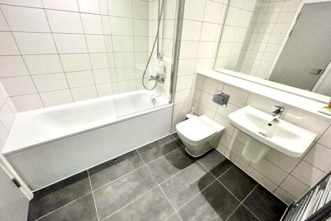 Jack &amp; Jill Bathroom