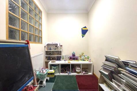 Study/ extra stor...