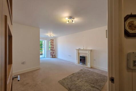 Holmes Place, Crowborough Hill photo 3