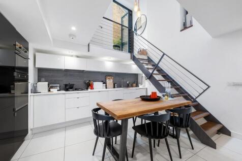 Kitchen (4).JPG