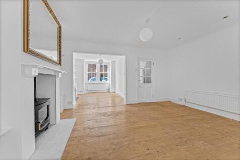 ATMOSPHERIC &amp; SPACIOUS SITTING ROOM.jpg