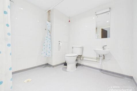 10 Leigh - bathroom.jpg