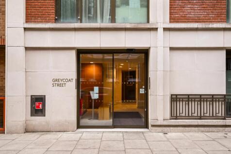 Exterior / Entrance