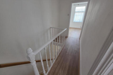 Eastbournia Avenue, N9 photo 5