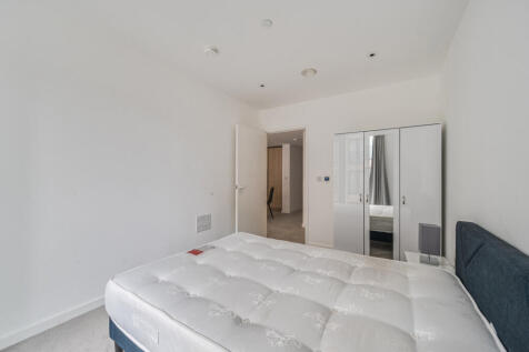 1370518-4-68f1916...