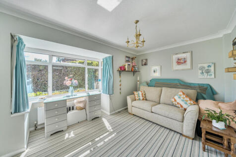 1346778-4-68bb30b...