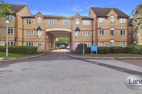 1-bed flat on Finsbury Court, Parkside, Waltham Cross, £1,500/mo