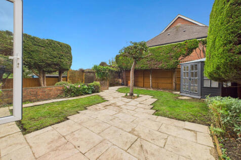 CAM02909G0-PR0499-STILL012