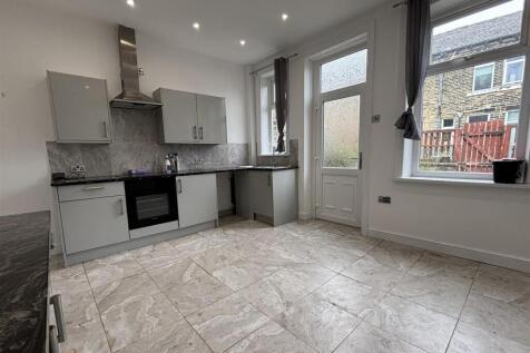 Woodside Crescent, Halifax, HX3 6EJ photo 3
