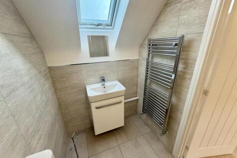 Bramleys Estate Agents - Meadow View - Mirfield (3