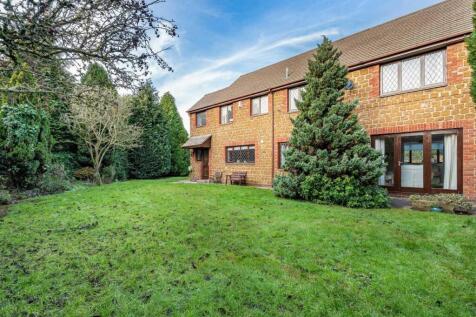 2 Churchfields, Staverton