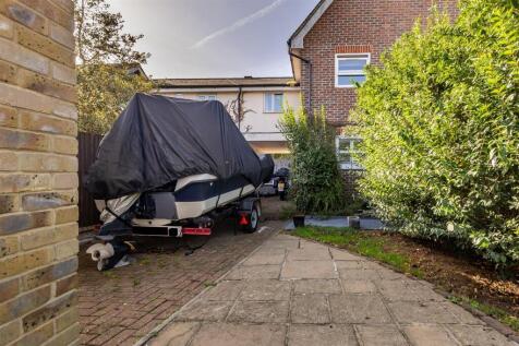 1 Oakland Mews ongar (30).jpg