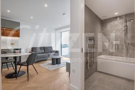 RECEPTION/BATHROOM
