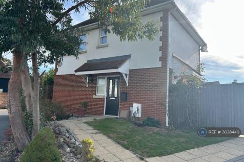 Front Of House With Side Access Gates