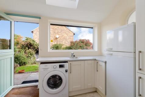 4-bed-house-prestbury (23).jpg