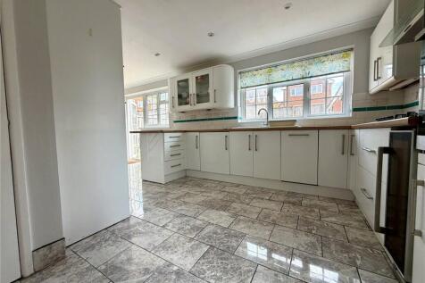 King Charles Road, Freshbrook, Swindon, Wiltshire, SN5 photo 5