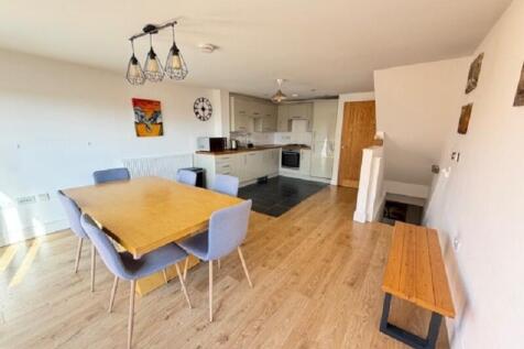 Kitchen / Dining Area