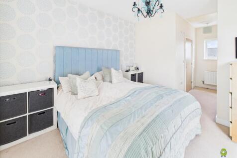 Master Bedroom James Hillier EweMove Bexley and Da