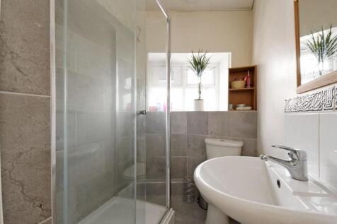 492 Crookesmoor Road, shower room.jpg
