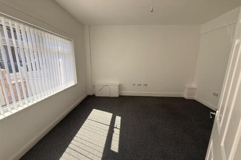 Oakleigh Grove, Bebington photo 3