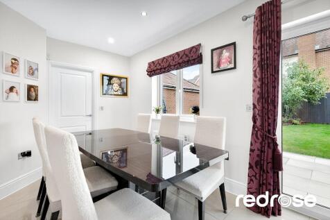 6 Steaton Close -...