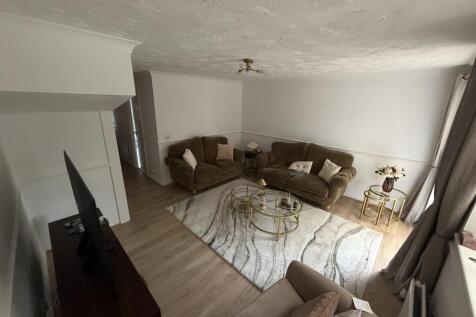 Wallmead Gardens, Loughton, Milton Keynes photo 4
