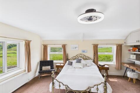 CAM04201G0-PR0085-STILL061