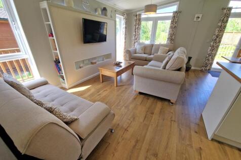 Open Plan Living Room/Dining Area